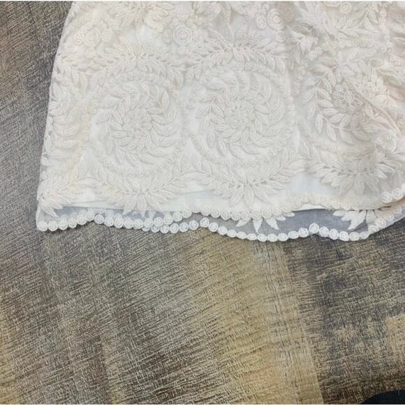 Francescas Alya cream crochet lace shorts ivory off white lined scallop hem - Picture 5 of 7